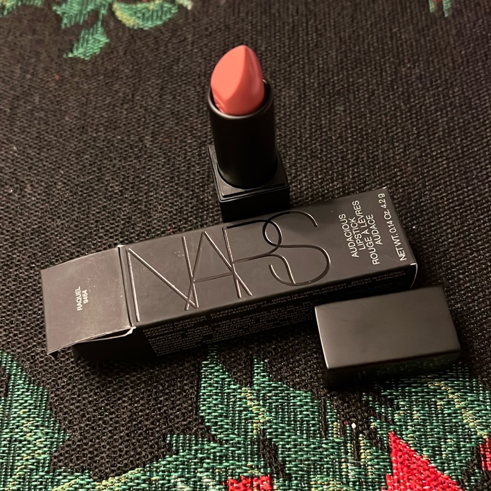 🛍NARS Lipstick.